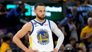 SAN FRANCISCO, CALIFORNIA - MAY 10: Stephen Curry #30 of the Golden State Warriors looks on during the fourth quarter against the Los Angeles Lakers in game five of the Western Conference Semifinal Playoffs at Chase Center on May 10, 2023 in San Francisco, California. NOTE TO USER: User expressly acknowledges and agrees that, by downloading and or using this photograph, User is consenting to the terms and conditions of the Getty Images License Agreement.   Thearon W. Henderson/Getty Images/AFP (Photo by Thearon W. Henderson / GETTY IMAGES NORTH AMERICA / Getty Images via AFP)