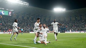 Los jugadores del Real Madrid celebran el gol de Joselu en la prórroga que les ponía por delante en el marcador en la semifinal de la Supercopa de España contra el Atlético.