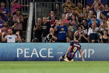 2-0. Robert Lewandowski celebra el segundo gol.