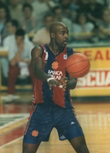 Estadounidense con nacionalidad española jugó en la liga ACB desde finales de los 90. Middleton finalizará su carrera tras la conclusión de la temporada 2007-08, con una marca de 2701 rebotes