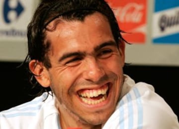 'El Apache' ha protagonizado grandes momentos, tanto para Argentina como para Boca Juniors, West Ham, Manchester United o Juventus. Fue campeón de Europa con los 'Red Devils' y formó una tripleta de terror junto a Wayne Rooney y Cristiano Ronaldo. Eso si, su rostro desencajado y su mirada floja no le ayudan para tener clubes de admiradoras.