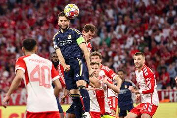 Nacho despeja un balón aéreo en Múnich. 