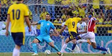 Falcao anota dos goles ante Paraguay y acerca a Colombia al Mundial