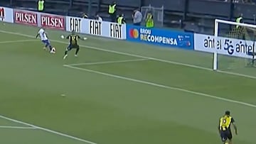 Brayan Cortés pone en riesgo a Peñarol con este error en el clásico de Uruguay: pudo ser fatal