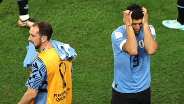Al Wakrah (Qatar), 02/12/2022.- Luis Suarez (R) and Diego Godin of Uruguay react at the end of the FIFA World Cup 2022 group H soccer match between Ghana and Uruguay at Al Janoub Stadium in Al Wakrah, Qatar, 02 December 2022. (Mundial de Fútbol, Catar) EFE/EPA/Tolga Bozoglu