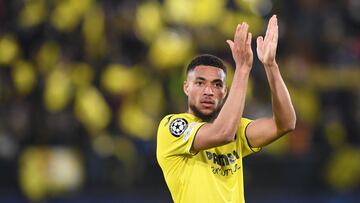 (FILES) In this file photo taken on April 06, 2022 Villarreal's Dutch midfielder Arnaut Danjuma Groeneveld applauds at the end of the UEFA Champions League quarter final first leg football match between Villarreal CF and Bayern Munich at La Ceramica stadium in Vila-real. - Tottenham on January 25, 2023, made their first signing of the January transfer window as Netherlands winger Arnaut Danjuma joined on loan from Villarreal for the rest of the season. (Photo by Christof STACHE / AFP)