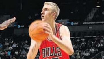 <b>UN PUÑETAZO PUEDE RETIRAR A ANDRIUSKEVICIUS</b> Awvee Storey (1.99), alero que los Washington Wizards mantenían en Dakota en la NBDL, ha sido expulsado y suspendido tras fracturar de un puñetazo el cráneo a su compañero, el lituano Andriuskevicius (2.19). No está claro si el lituano, con hematoma craneal, volverá a jugar.