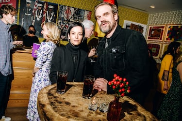 Se casaron en 2020 y se separaron a principios de 2025, supuestamente debido a infidelidades por parte de Harbour. Allen ha expresado su dolor a través de su último álbum, "West End Girl", que incluye canciones inspiradas en el fin de su matrimonio.