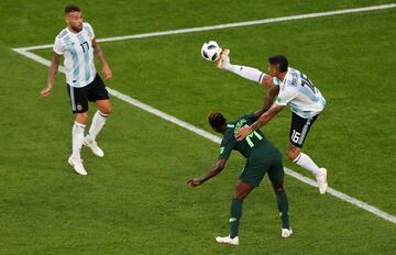 Marcos Rojo y Kelechi Iheanacho.