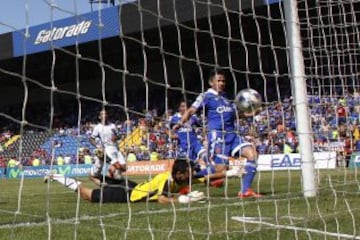 Tras dos derrotas consecutivas, la U empató como visita ante Huachipato 2 a 2. Para los azules, marcaron Leandro Benegas y Gustavo Canales. Este último no ha estado a la altura de lo que se espera, mermado por las constantes lesiones que lo aquejan.