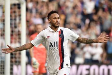 Paris Saint-Germain's Brazilian forward Neymar celebrates after scoring against Strasbourg.