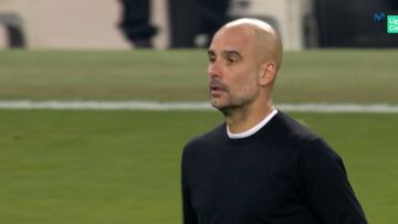 El semblante de Guardiola caminando por el césped del Etihad una vez acabó el partido