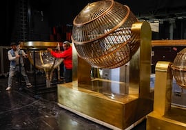 La Ley de Loterías lo confirma: si te toca un premio ‘gordo’ de la Lotería de Navidad compartido, esto es lo que debes hacer para cobrarlo