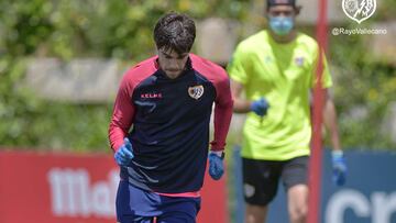 Pozo, en un entrenamiento con el Rayo.