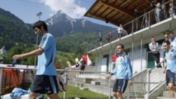 <b>PRIMER TEST. </b>Los jugadores se dirigen al campo de entrenamiento a preparar el amistoso contra Serbia.