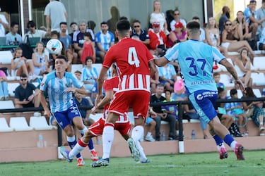 El Málaga saca buena nota ante un Almería que añora a Luis Suárez