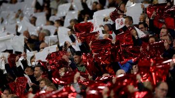 La UEFA investiga al Ajax por lanzamiento de objetos ante la Juventus.