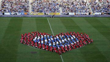 02/08/08 ACTO DE INAUGURACION CORNELLA - EL PRAT NUEVO ESTADIO DEL ESPANYOL PARTIDO AMISTOSO PRETEMPORADA ESPANYOL - LIVERPOOL PANORAMICA ESCUDO CORAZON
PUBLICADA 03/08/09 NA MA01 1COL