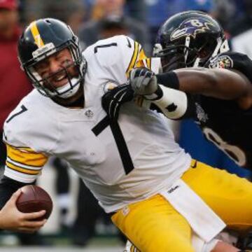 Ben Roethlisberger en la derrota de los Steelers ante los Ravens.