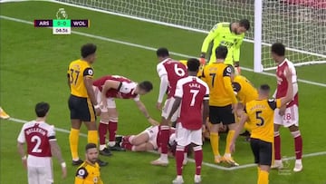 La acci車n entre David Luiz y Ra迆l Jim谷nez que ha acabado en el quir車fano con fractura de cr芍neo: 3 meses de baja
