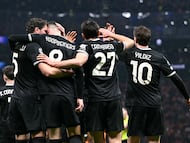 Juventus' Dutch midfielder #08 Teun Koopmeiners (2nd L) celebrates with teammates after scoring his team's second goal during the UEFA Champions League, knockout round play-off 1st leg, football match between Galatasaray SK and Juventus FC at the Rams Park in Istanbul on February 17, 2026. (Photo by OZAN KOSE / AFP)