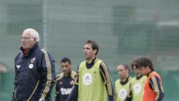 <b>PARTIDILLO.</b> Los de Luis Aragonés disputaron un partido en el entrenamiento entre suplentes y titulares.