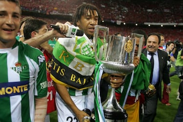 Tardó poco en marcharse del Betis tras ese logro. Jugó en varios equipos como Xerez y Cádiz. Tras su retirada siempre tuvo alma empresarial para crear numerosos proyectos. También un perfil solidario que reflejó con su labor en Guinea Ecuatorial.
