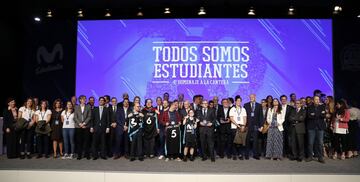 La foto de familia IV gala Todos Somos Estudiantes.