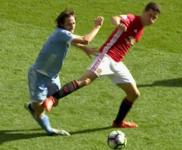 Escalofriante entrada de Ander Herrera que debió ser roja
