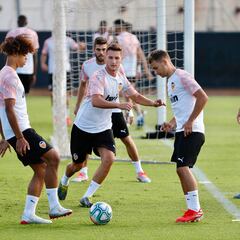 Las nacionalidades de los futbolistas del Valencia que vendrán a México