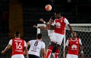 Santa Fe abrió la fase de grupos de la Libertadores en El Campín. Su próximo partido será ante Corinthians en Brasil.