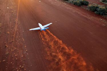 Prohíben a un hombre con un ataque cardíaco entrar a un centro médico y lo atienden en un pub