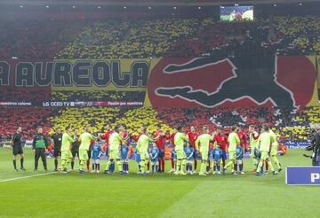 Saludo de ambos equipos