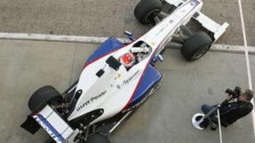 <b>PRESENTACIÓN.</b> El nuevo F1.09 de la escudería BMW Sauber fue estrenado hoy en el circuito Ricardo Tormo de Cheste por el piloto Robert Kubica con los ajustes aerodinámicos de la nueva normativa.