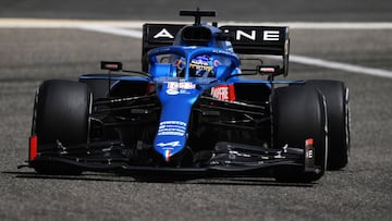 Fernando Alonso durante su primera jornada con el Alpine en Bahr&eacute;in.