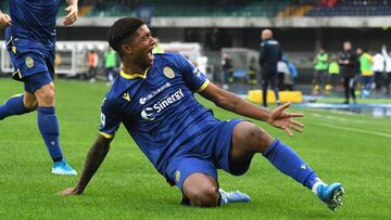 Eddie Salcedo celebrando un gol con Hellas Verona.