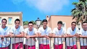 <b>YA SON MAYORES. </b>Campos confía en los chavales con los que triunfó en el filial. Varios de ellos ya han debutado con el primer equipo y el resto están a un paso de hacerlo.