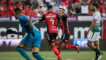 Action photo during the match Tijuana vs Santos, Corresponding 5st round of the Torneo Apertura 2017 Liga BBVA Bancomer the MX, at Caliente Stadium.
 
 Foto de accion durante el Partido Tijuana vs Santos, Correspondiente a la Jornada 5 del Torneo Apertura