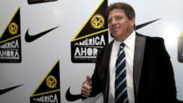 Miguel Herrera, cuando dirigía a las Águilas.