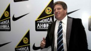 Miguel Herrera, cuando dirig&iacute;a a las &Aacute;guilas.