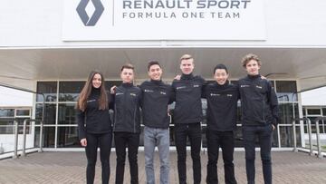 Marta García junto a sus compañeros en Enstone.