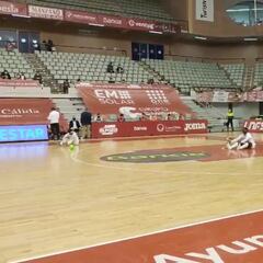 Sentada de O Parrulo antes del encuentro ante ElPozo en defensa de Iago Rodríguez