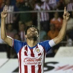Oribe Peralta anotó después de 375 días; es su primero con Chivas