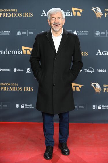 Carlos Sobera posa en la alfombra roja de los Premios Iris 2024, los galardones organizados por la Academia de la Televisión.