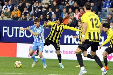 El Oviedo echa más sal en la hemorragia del Málaga