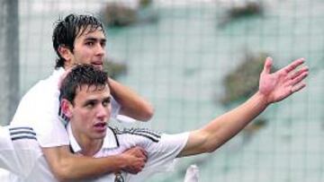 <b>CELEBRACIÓN. </b>Los jugadores del Castilla festejan los goles ante el Alfaro.