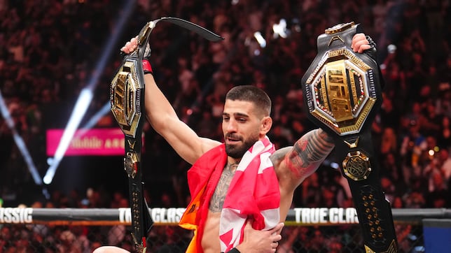 ¿Cuánto dinero gana Topuria de premio por su combate frente a Oliveira en el UFC 317?