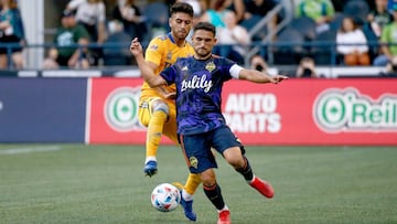 Seattle Sounders FC midfielder Cristian Roldan (7) dribbles the ball in front of Tigres UANL defender Jordan Sierra (8) during the first half at Lumen Field. 