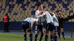 AME9117. CONCEPCIÓN (CHILE), 05/04/2023.- Matias Rojas (d) de Racing celebra con sus compañeros su gol contra Ñublense hoy durante un partido de la Copa Libertadores 2023 entre Club Deportivo Ñublense de Chile y Racing Club de Argentina, en el estadio Alcaldesa Ester Roa Rebolledo en Concepción (Chile). EFE/ Esteban Paredes Drake
