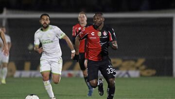(L-R), Joaquin Esquivel of Juarez and Julian Quinones of Atlas during the game FC Juarez vs Atlas, corresponding to day 10 of the Torneo Clausura Grita Mexico C22 of Liga BBVA MX, at Olimpico Benito Juarez Stadium, on March 11, 2022.
<br><br>
(I-D), Joaquin Esquivel de Juarez y Julian Quinones de Atlas durante el partido FC Juarez vs Atlas, correspondiente a la jornada 10 del Torneo Clausura Grita Mexico C22 de la Liga BBVA MX, en el Estadio Olimpico Benito Juarez, el 11 de Marzo de 2022.